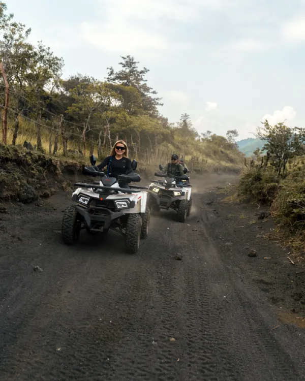 Tour en cuatrimoto hacia Laguna de Calderas Guatemala
